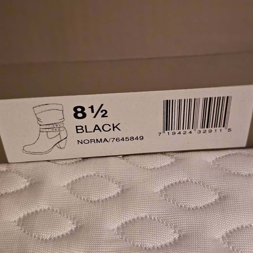 Levity Norma women's boots size 8.50 color black. New Never worn heel 3" NWOT - Picture 12 of 13